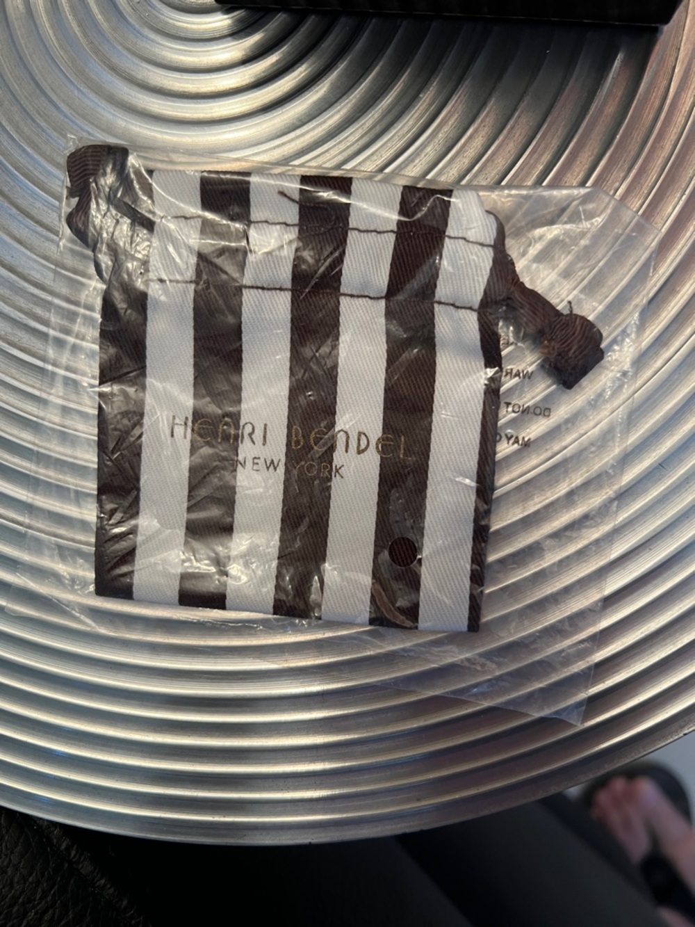 HENRI BENDEL NWOT SIGNATURE COMPACT MIRROR - Picture 7 of 8